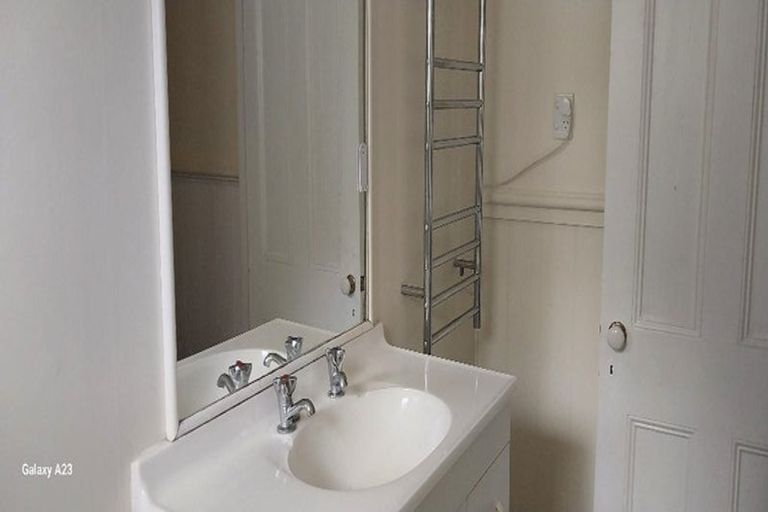 Photo of property in 17a Everton Terrace, Kelburn, Wellington, 6012