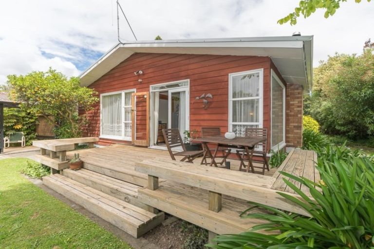 Photo of property in 1 College Street, Awapuni, Palmerston North, 4412