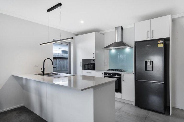 Photo of property in 16 Kutukutu Street, Takanini, 2112