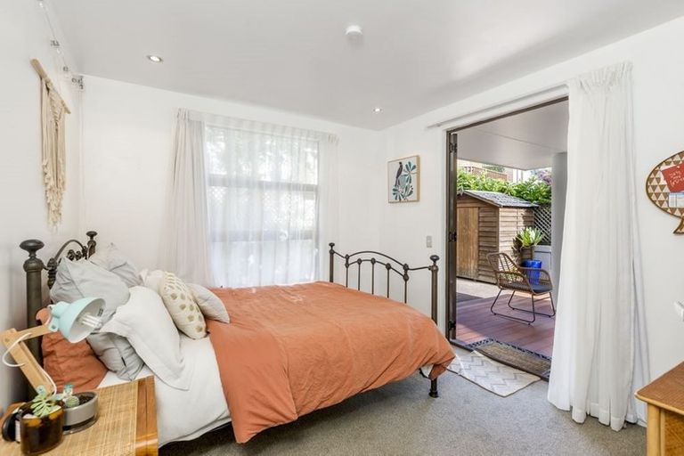 Photo of property in 135 Wiseley Road, West Harbour, Auckland, 0618