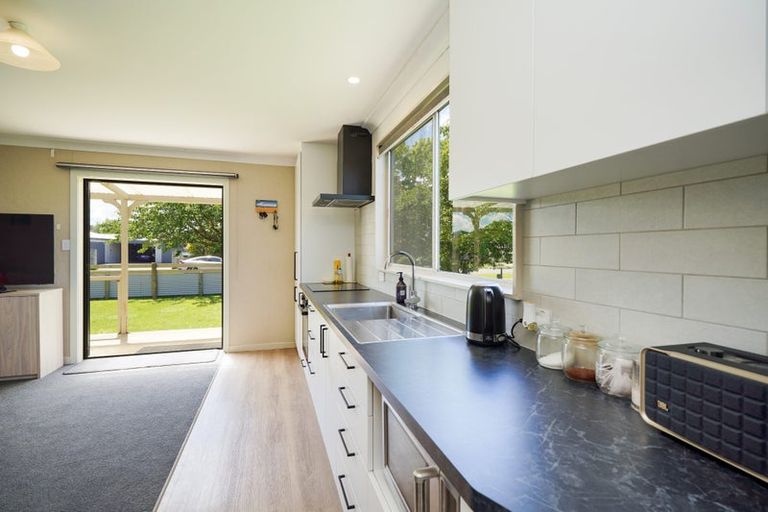 Photo of property in 18 Irvine Street, Wallacetown, 9816