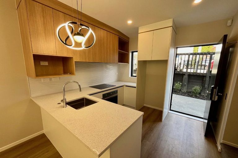 Photo of property in 25 Don Oliver Lane, Glen Eden, 0602