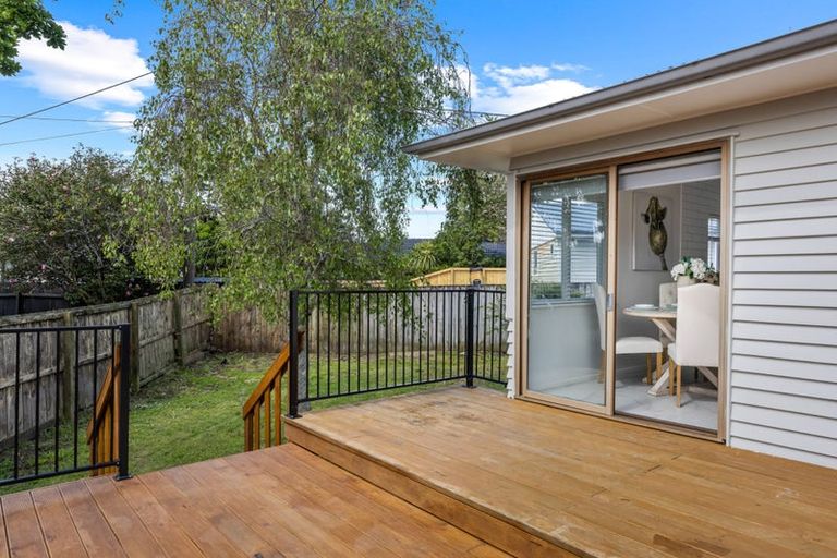 Photo of property in 1/222 Beach Haven Road, Beach Haven, Auckland, 0626
