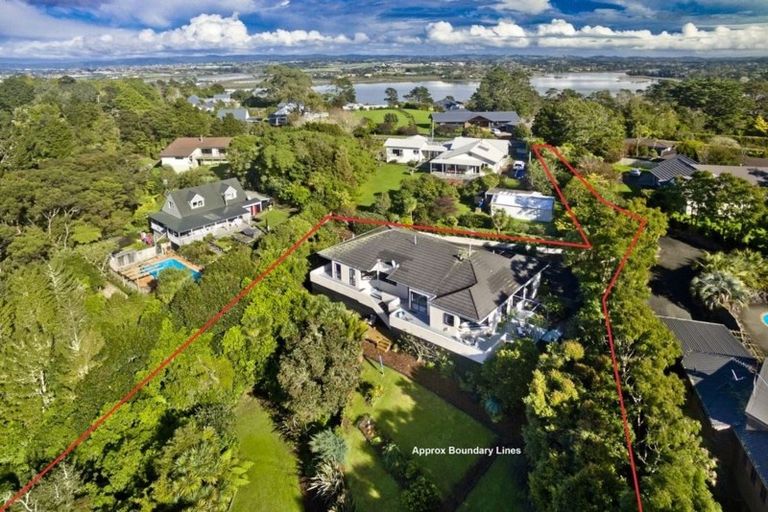 Photo of property in 23 Ngarahana Avenue, Paremoremo, Auckland, 0632