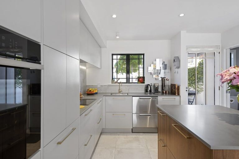 Photo of property in 7/9 Burgess Street, Sumner, Christchurch, 8081