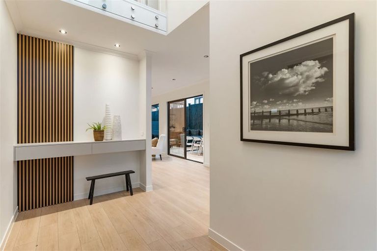 Photo of property in 6 Luff Place, Long Bay, Auckland, 0630