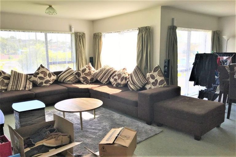 Photo of property in 2 Sherpa Place, Massey, Auckland, 0614