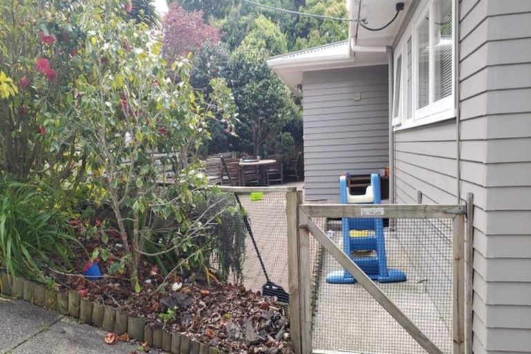 Photo of property in 88 Chivalry Road, Glenfield, Auckland, 0629