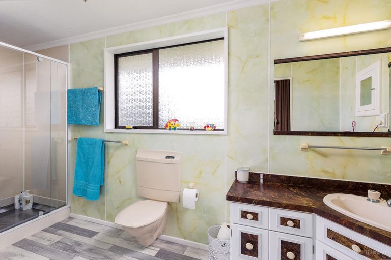 Photo of property in 23 Timaru Road, Waimate, 7924