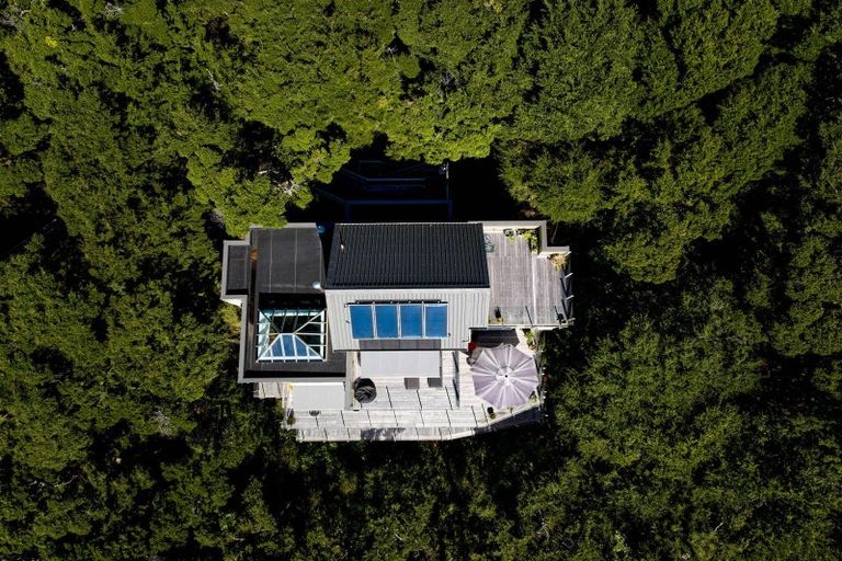 Photo of property in 18 Huia Road, Days Bay, Lower Hutt, 5013