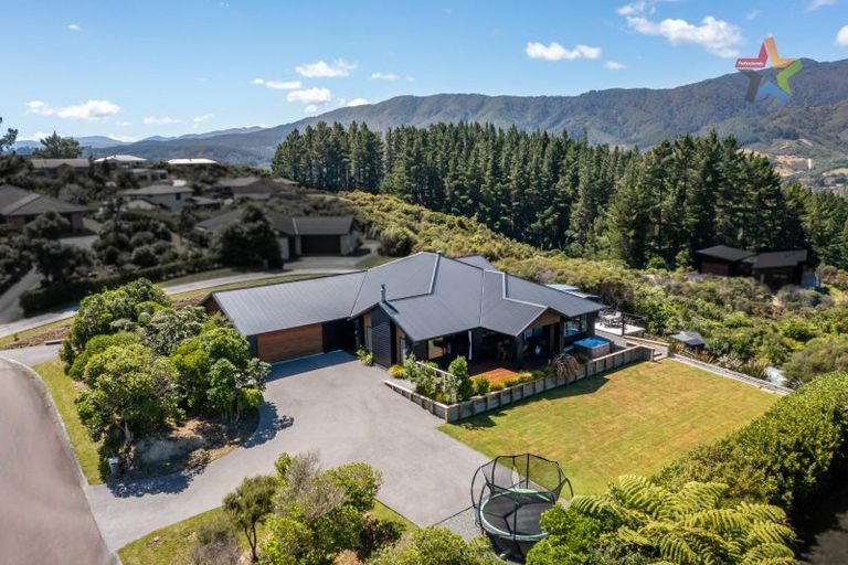 Photo of property in 13 Mount Marua Way, Timberlea, Upper Hutt, 5018