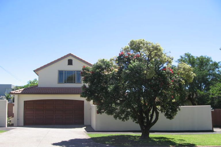 Photo of property in 1/7 Pierce Road, Milford, Auckland, 0620