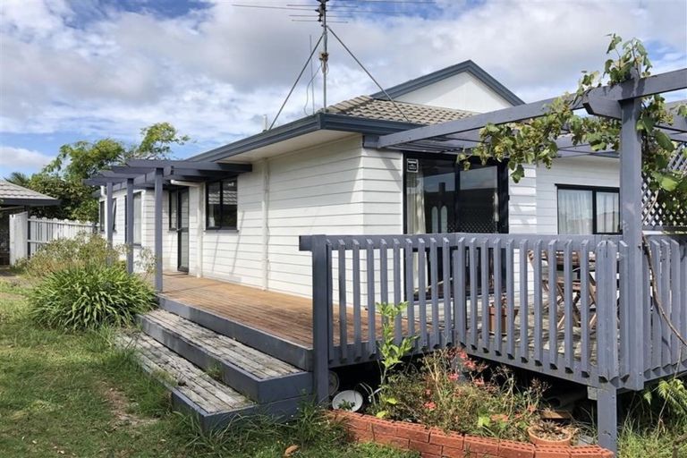 Photo of property in 16 Mallard Place, Unsworth Heights, Auckland, 0632