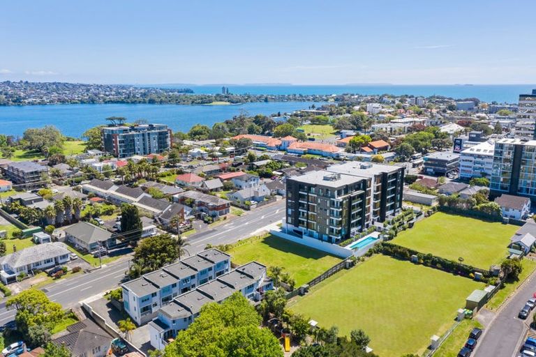 Photo of property in Frank Sargeson Apts, 202/74 Anzac Street, Takapuna, Auckland, 0622