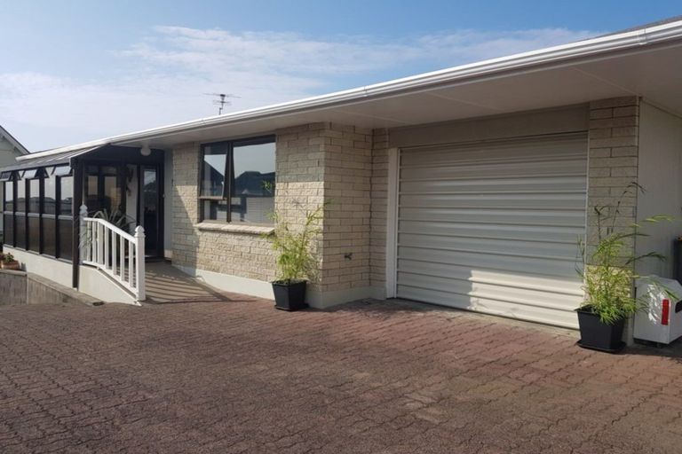 Photo of property in 1/506 Devon Street East, Strandon, New Plymouth, 4312