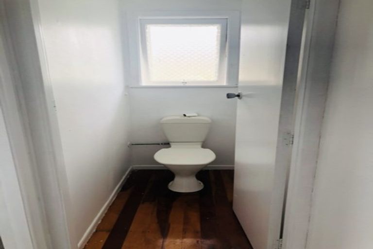 Photo of property in 8 Cheryl Place, Hillcrest, Auckland, 0627