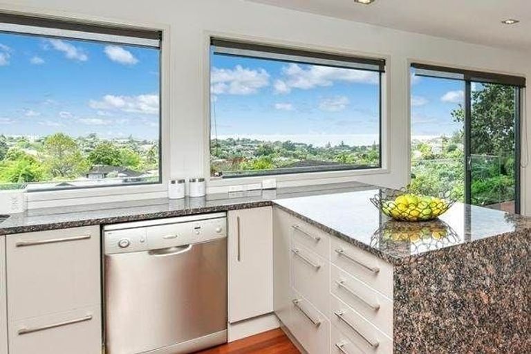 Photo of property in 7a Elizabeth Place, Mairangi Bay, Auckland, 0630