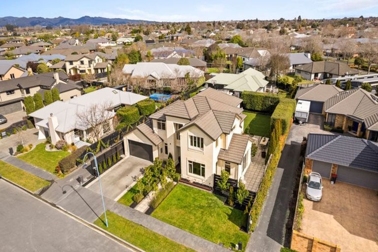 Photo of property in 68 Willowview Drive, Redwood, Christchurch, 8051