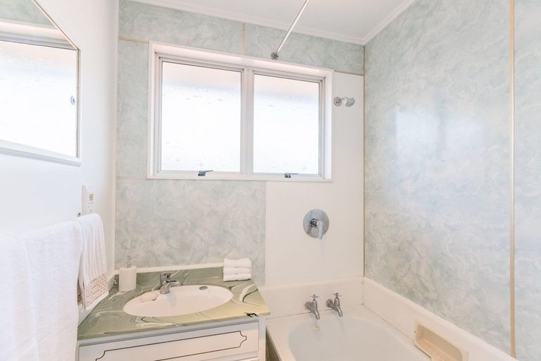 Photo of property in 5 Sharda Grove, Paraparaumu Beach, Paraparaumu, 5032