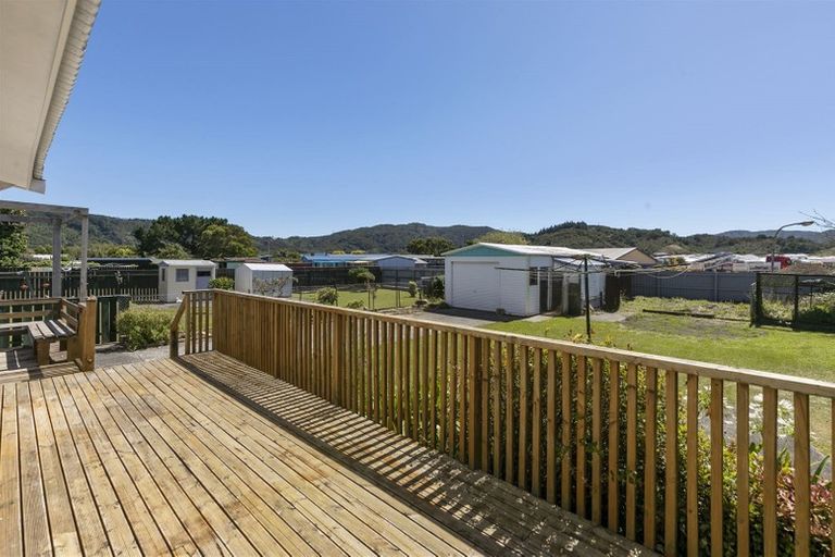 Photo of property in 23 Hinau Grove, Wainuiomata, Lower Hutt, 5014