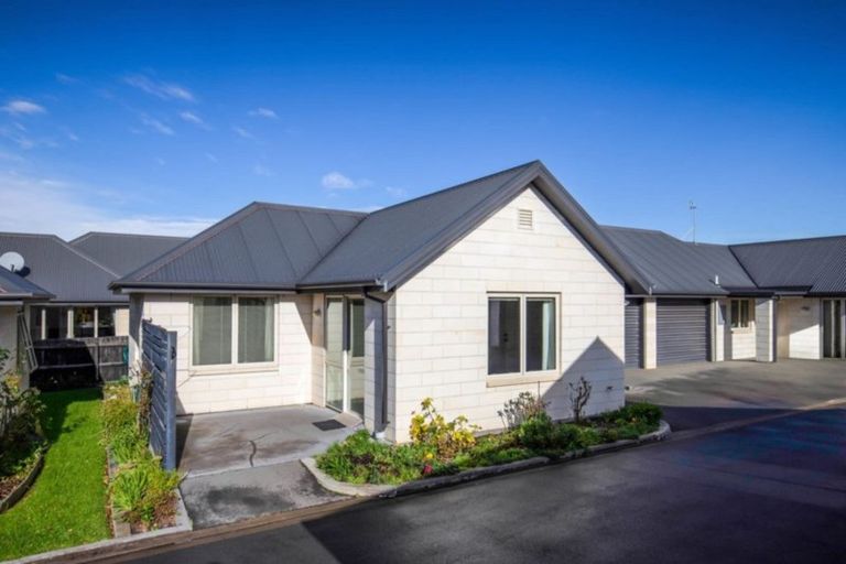 Photo of property in 2/24 Victoria Street, Rangiora, 7400