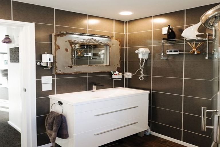 Photo of property in 6/4963 Waimate Highway, Glenavy, Waimate, 7980