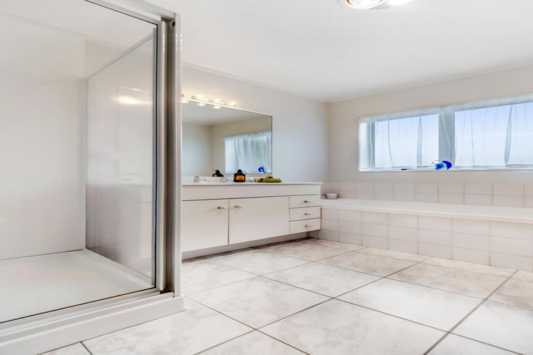 Photo of property in 2/5 Headcorn Place, Botany Downs, Auckland, 2010