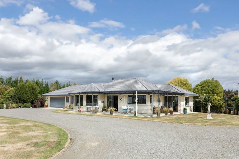 Photo of property in 28 Cowper Side Road, Dannevirke, 4976