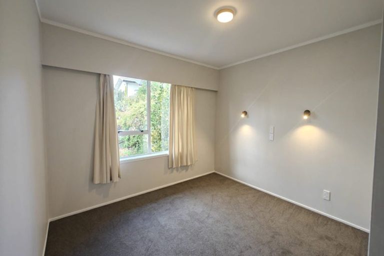 Photo of property in 1/4 Mahuta Grove, Northcote, Auckland, 0627
