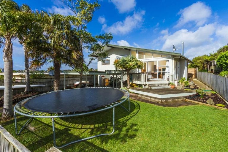 Photo of property in 3 Reynolds Place, Torbay, Auckland, 0630
