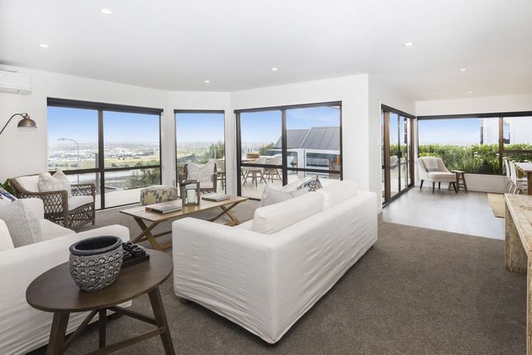 Photo of property in 89 Cannon Hill Crescent, Mount Pleasant, Christchurch, 8081