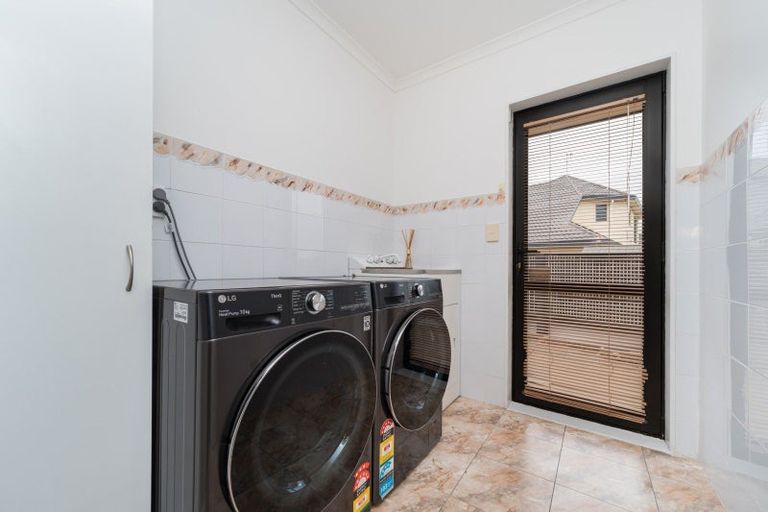 Photo of property in 54 Cashmere Drive, Fitzherbert, Palmerston North, 4410