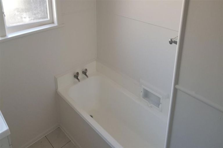 Photo of property in 12 Mickle Street, Te Atatu South, Auckland, 0610