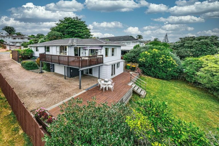 Photo of property in 28 Lewisham Street, Highland Park, Auckland, 2010