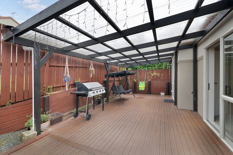 Photo of property in 10 Dainton Place, New Lynn, Auckland, 0600