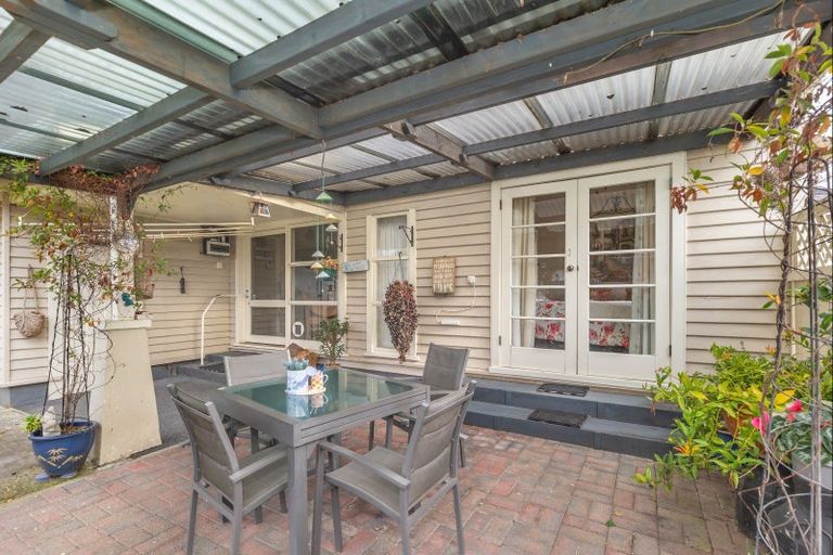 Photo of property in 48 Queenwood Road, Levin, 5510