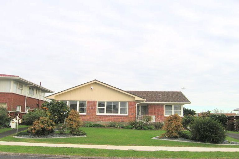 Photo of property in 32 Omana Road, Papatoetoe, Auckland, 2025