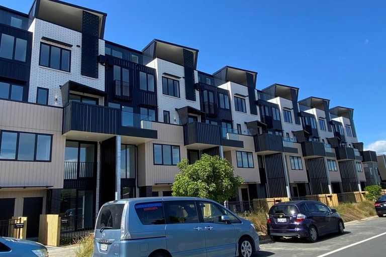 Photo of property in 6/18 Karengo Street, Long Bay, Auckland, 0630