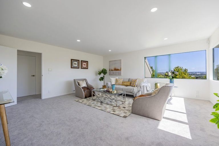 Photo of property in 16 Taroka Close, Pinehill, Auckland, 0632