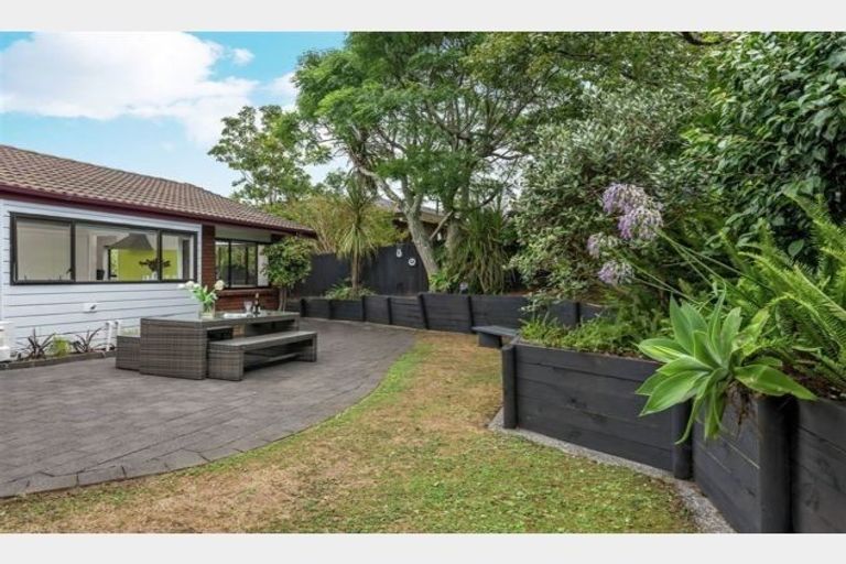 Photo of property in 53 Mirrabooka Avenue, Botany Downs, Auckland, 2010