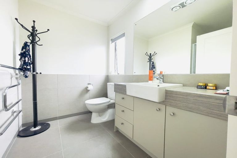 Photo of property in 13 Pickaberry Avenue, Karaka, Papakura, 2113