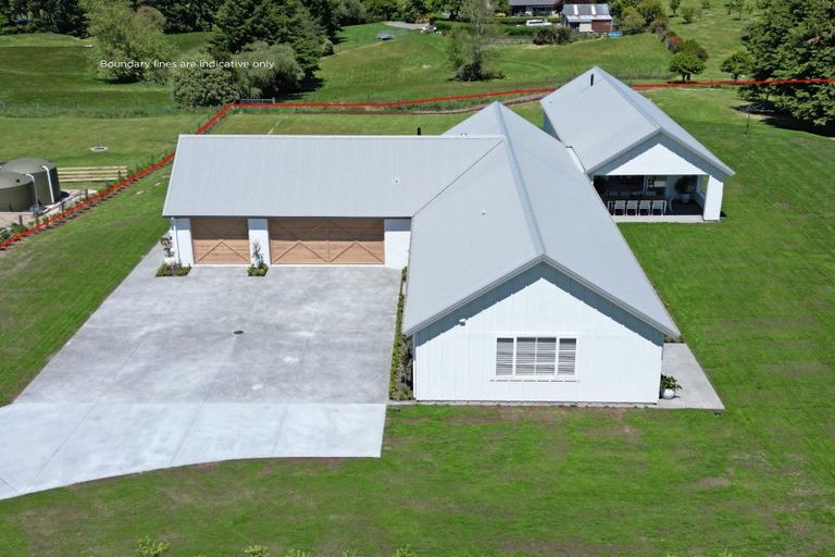 Photo of property in 5 Lens Way, Acacia Bay, Taupo, 3385