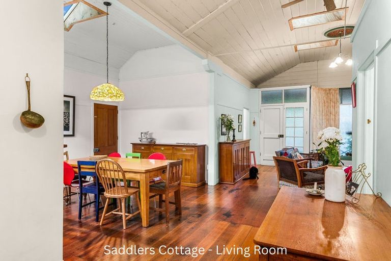 Photo of property in Saddlery Cottage, 3245 Paparoa-oakleigh Road, Paparoa, 0571