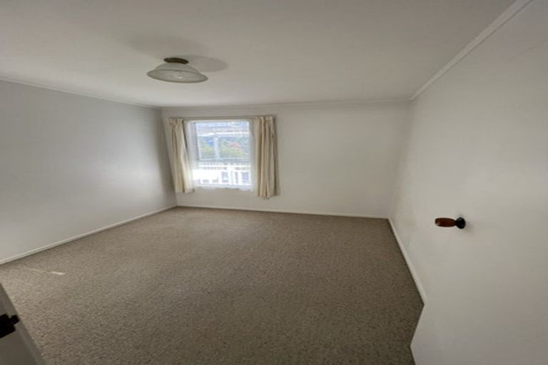 Photo of property in 27 Halberg Street, Glenfield, Auckland, 0629