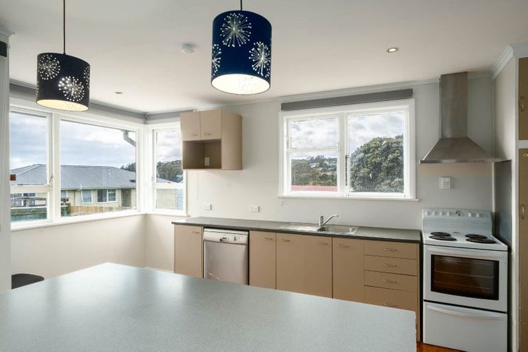 Photo of property in 3 Beauzami Crescent, Ascot Park, Porirua, 5024