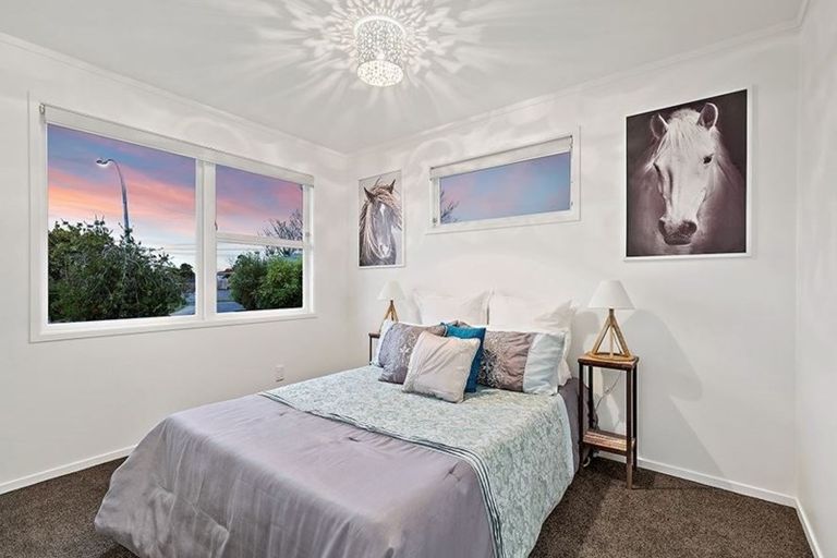 Photo of property in 27 Sunvue Road, Glen Eden, Auckland, 0602