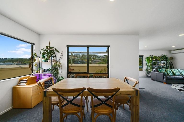 Photo of property in 41 Samwell Drive, Whitby, Porirua, 5024