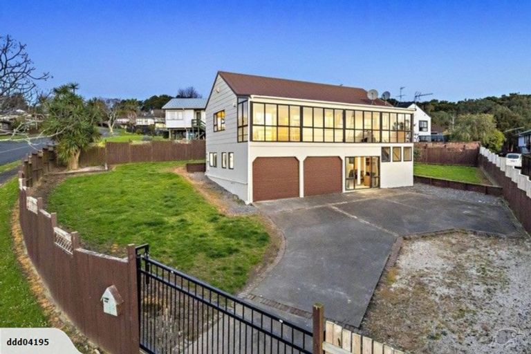 Photo of property in 17 Banyan Drive, Totara Heights, Auckland, 2105