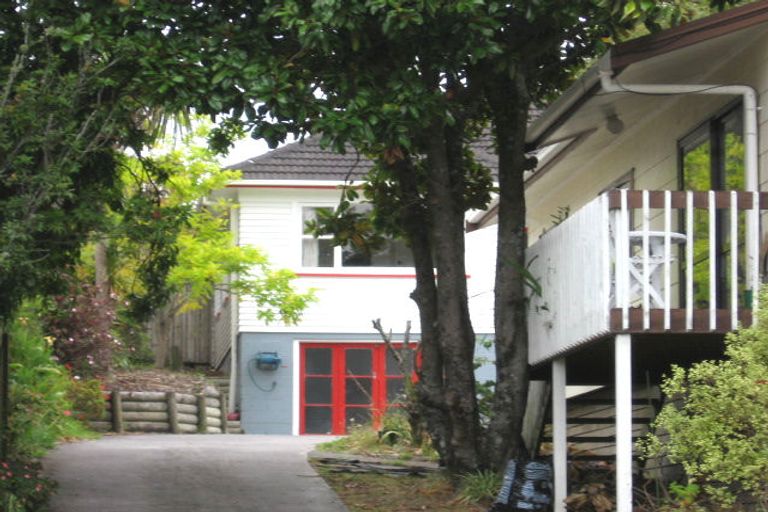 Photo of property in 2/24 Aeroview Drive, Beach Haven, Auckland, 0626