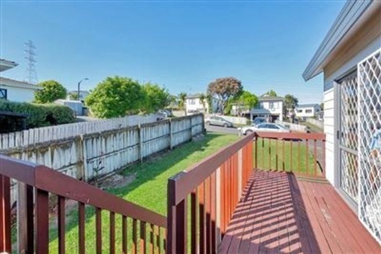 Photo of property in 11 Loughanure Place, Massey, Auckland, 0614